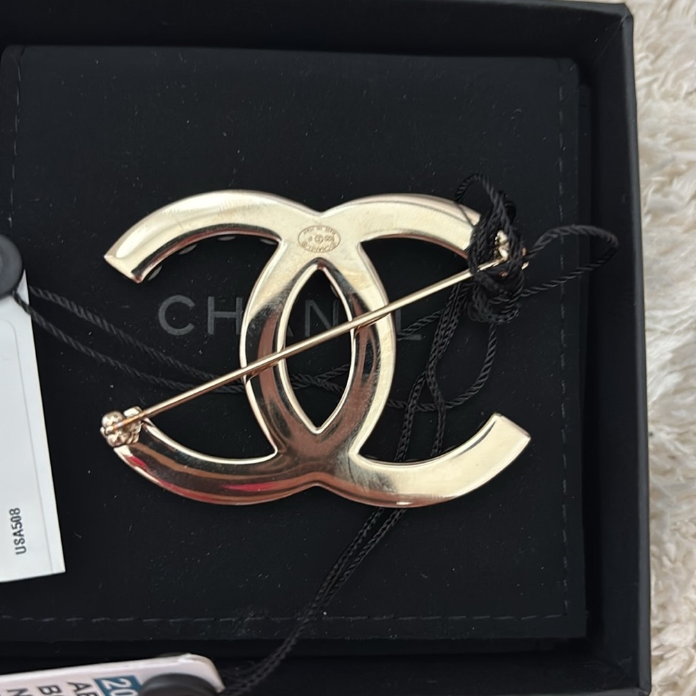 Pearl Crystal Bright Young Thing CC Brooch Gold - Picture 3 of 4